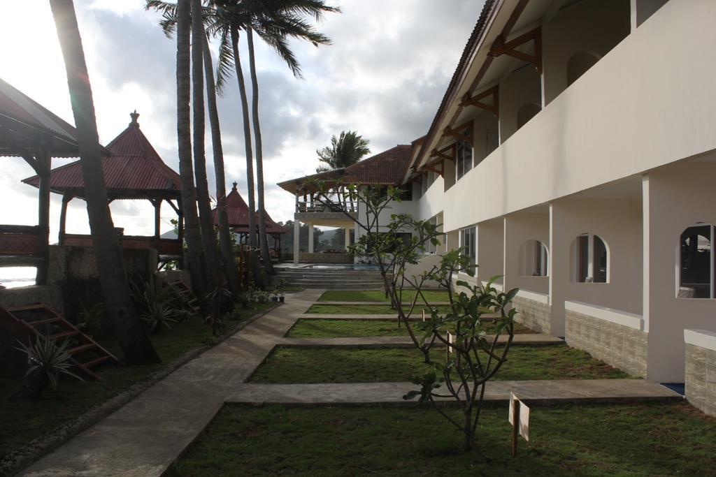 77 Sunset Plaza Hotel Cisolok Exterior photo