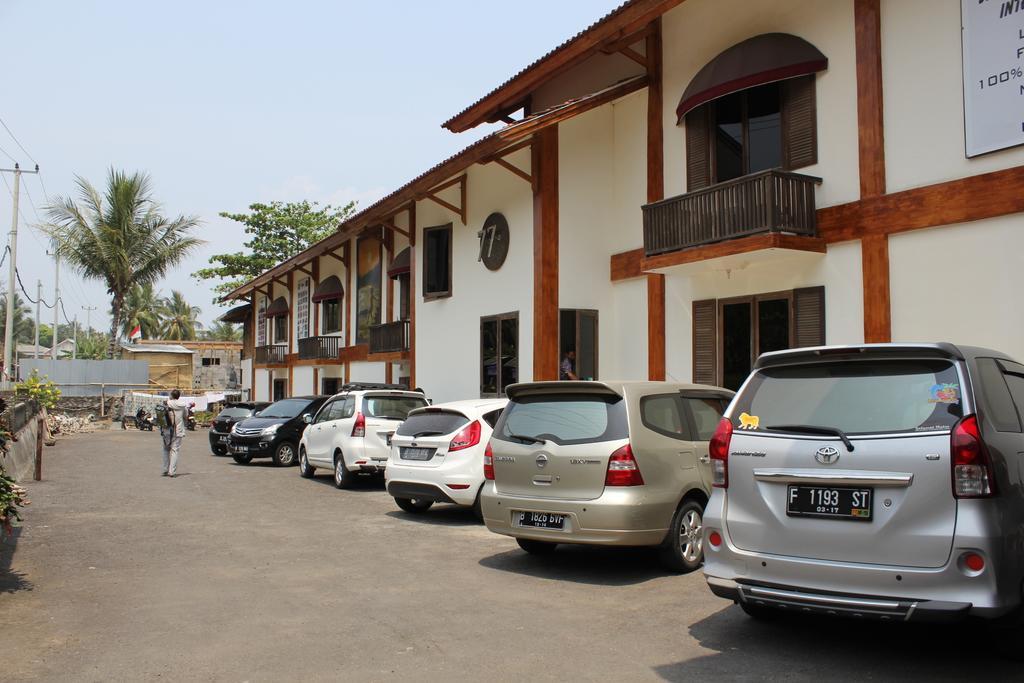 77 Sunset Plaza Hotel Cisolok Exterior photo